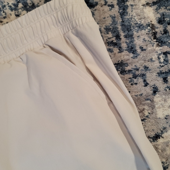 All In Motion cream/bone crop pants - Picture 3 of 4